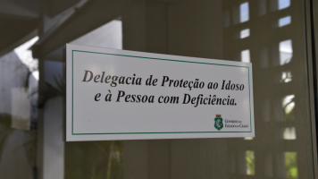 Idosa doa R$ 1,4 milhão por orientação de médium investigado pela polícia