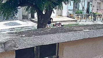 Policial civil salva criança de 2 anos que desmaiou após se engasgar no interior do Ceará; vídeo