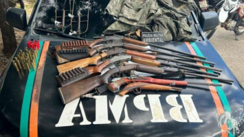 VÍDEO: criminosos exibem armas e disparam vários tiros por ruas de cidade no Ceará