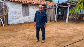 'Não vou abandonar a propriedade', diz agricultor que achou petróleo no Ceará e enfrenta dificuldades para abastecer animais e plantação