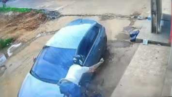 Vídeo: Motociclista é perseguido, atropelado e troca tiros com os supeitos, mas consegue fugir no Ceará