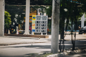 Preço da gasolina chega a R$ 6,99 em Fortaleza