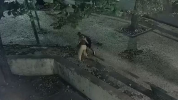 Capitão da PM que agrediu mulher em Fortaleza foi levado à delegacia e liberado; veja vídeo