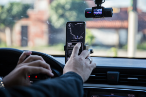 Corridas por apps em Fortaleza completam 10 anos em meio a reclamações de motoristas sobre ganhos