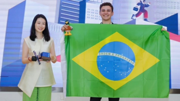 Aluno de escola cearense vence olimpíada internacional de economia na China e dá dica: 'Estudo não precisa ser chato'