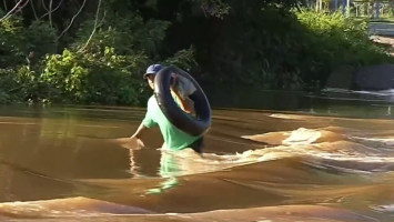 Vídeo: Passagem molhada fica submersa após chuva intensa na cidade de Tarrafas