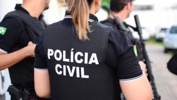 Quadrilha faz família refém e rouba R$23 mil e relógios no interior do Ceará