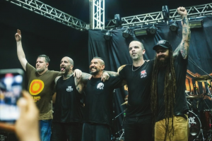 Rodox, com ex-vocalista da banda Raimundos, faz show em Fortaleza neste sábado (9)