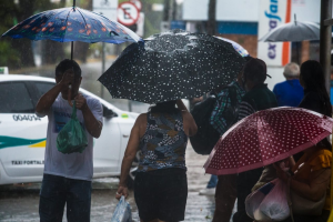Ceará tem risco potencial de chuvas intensas até esta terça, diz Inmet